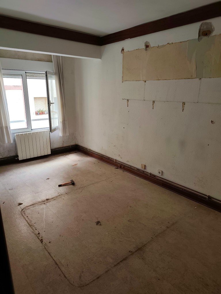 Vaciado de estancia con muebles y objetos