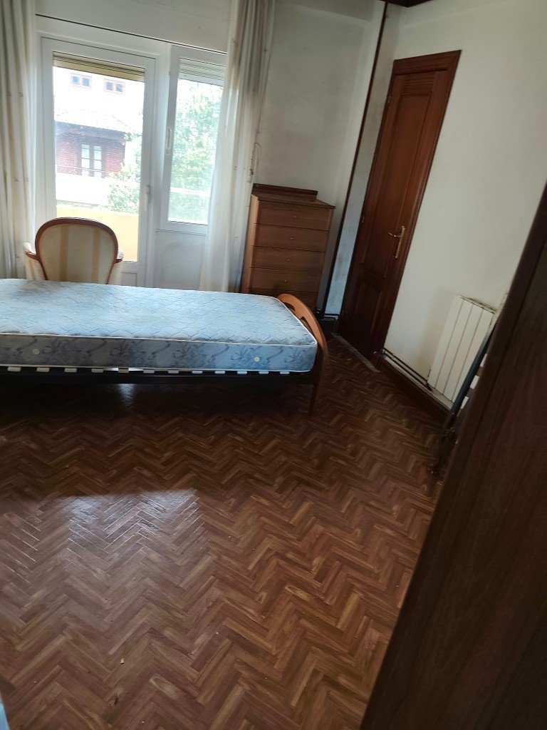 Trabajo de vaciado en interior de vivienda